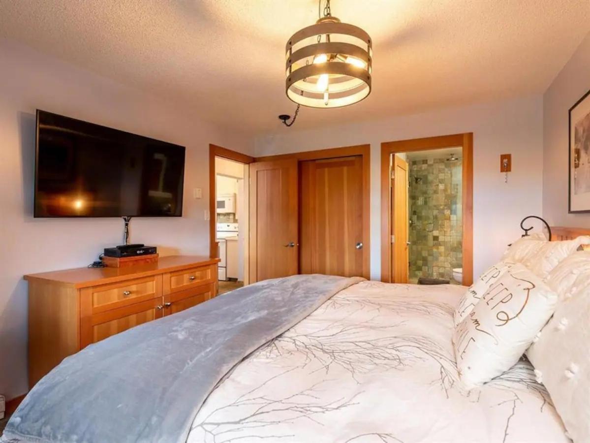 Stunning 2Br W Pool, Hot Tub Walk To Everything! Whistler Exterior foto